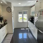 Stylish & Spacious With Balcony Διαμέρισμα