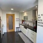 Stylish & Spacious With Balcony Διαμέρισμα *