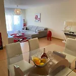 Stylish & Spacious With Balcony Διαμέρισμα *