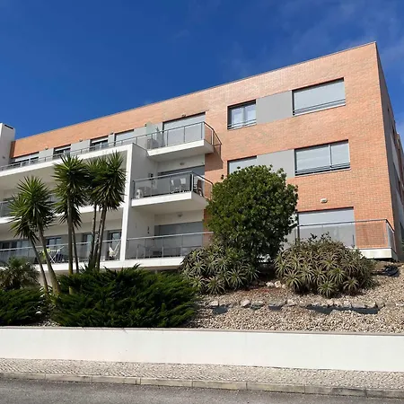 Stylish & Spacious With Balcony * ロウリニャン