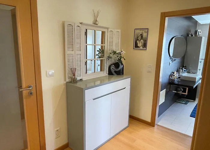 Stylish & Spacious With Balcony * ロウリニャン