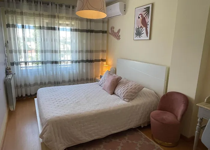 アパート Stylish & Spacious With Balcony