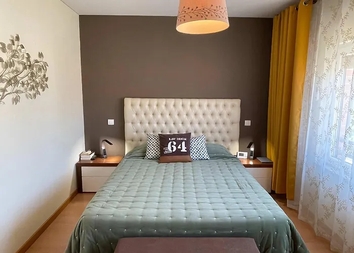 Stylish & Spacious With Balcony ロウリニャン