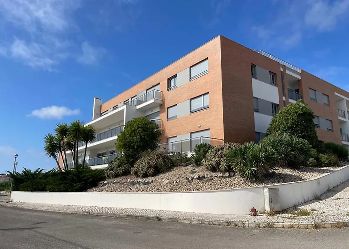 Stylish & Spacious With Balcony ロウリニャン