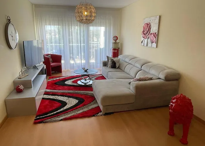 Stylish & Spacious With Balcony *