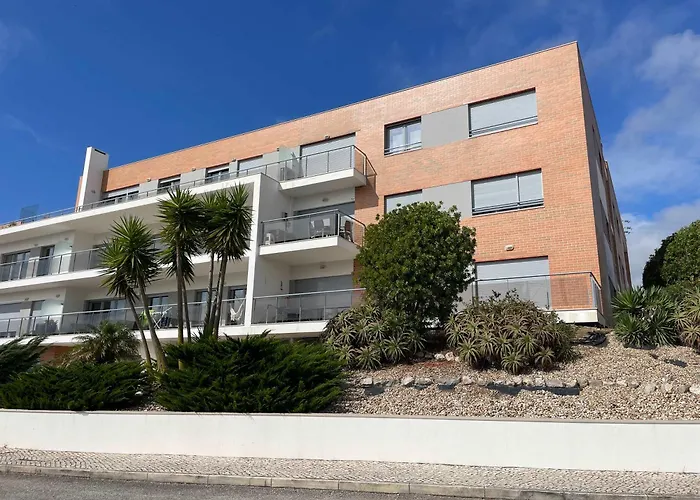 Stylish & Spacious With Balcony * ロウリニャン