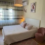 شقة Stylish & Spacious With Balcony