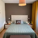 Stylish & Spacious With Balcony لورينها