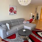 شقة Stylish & Spacious With Balcony *