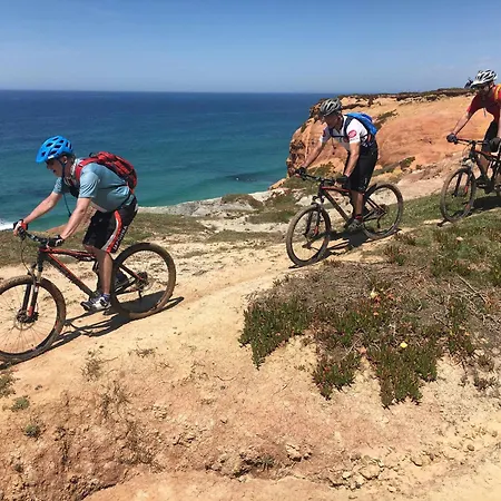 Stylish & Spacious With Balcony *