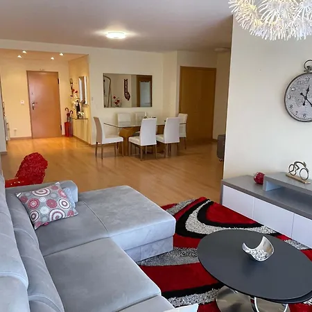 Appartamento Stylish & Spacious With Balcony