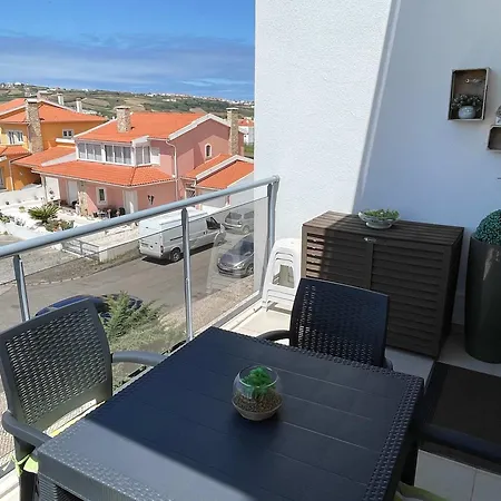 Apartment Stylish & Spacious With Balcony *