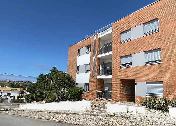 Stylish & Spacious With Balcony